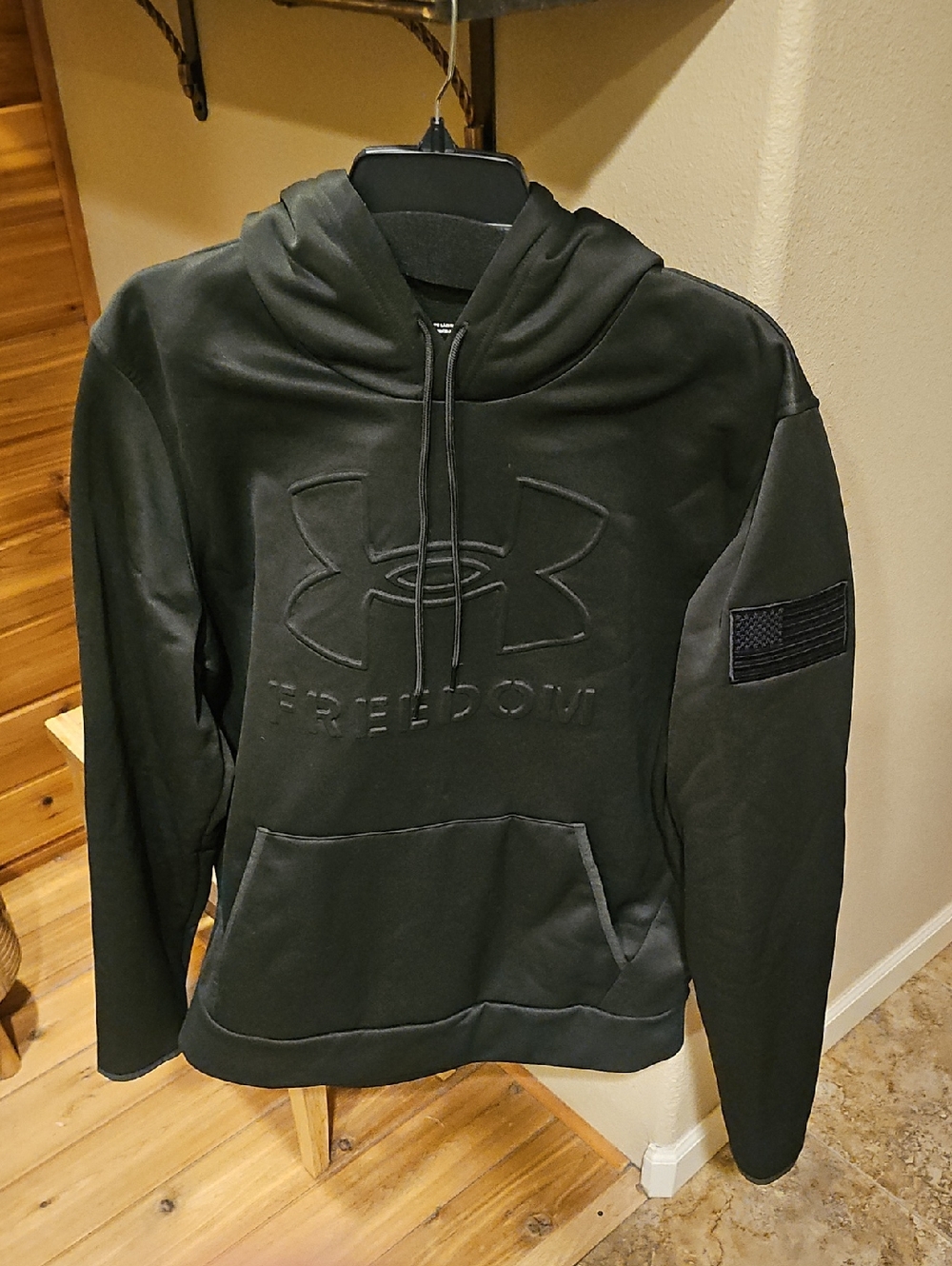 Mens Large Under Armour Hoodie